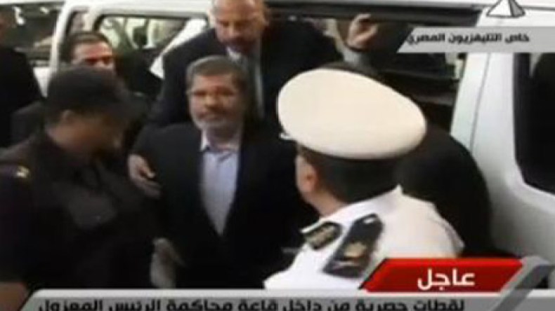 أنا‮ ‬رئيسك‮ ‬الشرعي‮ ‬وأنت‮ “‬باطل‮” ‬‬