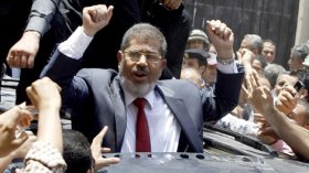 الجالية المصرية تجوب شوارع الجزائر وتحتفل بالنصر