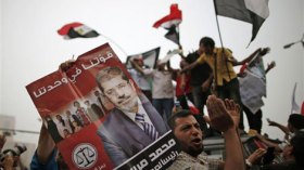 المصريون انتخبوا مرسي وتظاهروا لاسترجاع صلاحياته