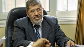 علاء الأسواني وأبو الفتوح ووائل غنيم يلتقون مرسي
