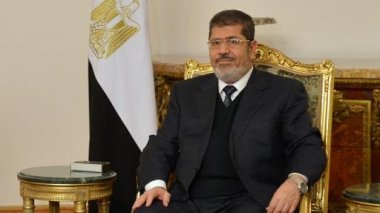 Égypte: appel à la détention de Morsi pour liens avec le Hamas