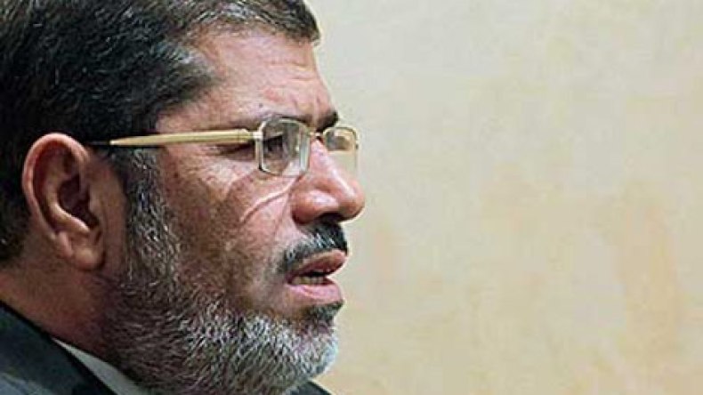 حبس محمد مرسي 15 يوما لاتهامه بالتخابر مع “حماس”