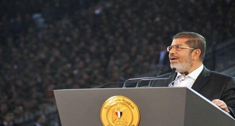 Le président égyptien Morsi amnistie les partisans de la “révolution” arrêtés depuis 2011