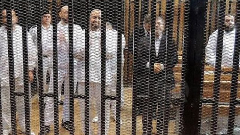 محاكمة الرئيس المعزول محمد مرسي وقيادات إخوانية في قضية قتل متظاهرين