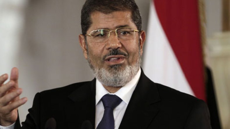 عائلة مرسي في رسالة للمصريين: “مرسي صامد وثابت لآخر نفس”