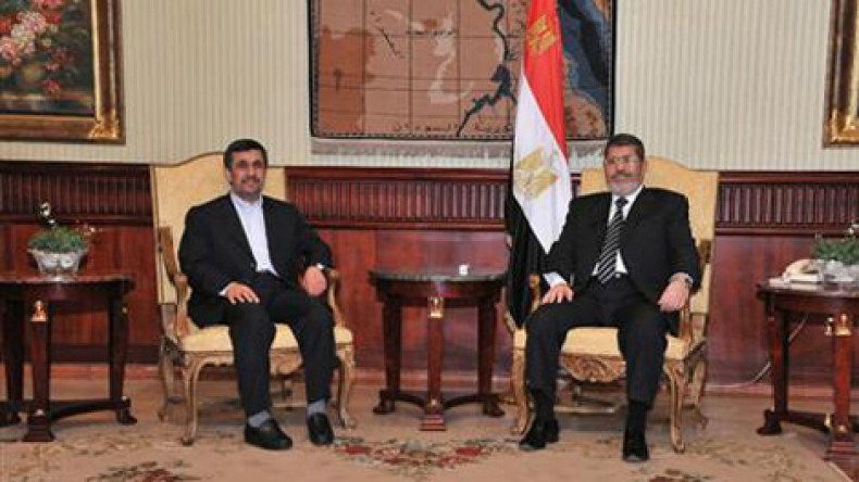 نجاد ومرسي يتباحثان الأزمة السورية
