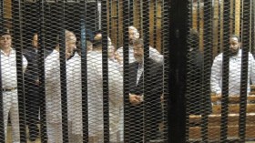 الرئيس المعزول مرسي يرفض الرد على اتهامات بشأن تسريب وثائق سيادية إلى قطر