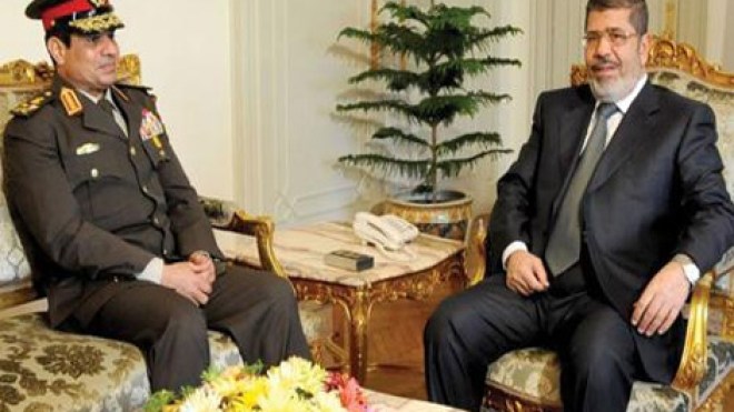 مرسي يرقّي قيادات عسكرية والسيسي يقسم بأن الجيش لم يقتل ولم يخن
