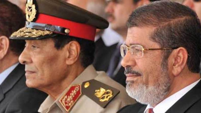 مرسي‭ ‬يقطف‭ ‬رؤوس‭ ‬الفتنة‭ ‬ويقيل‭ ‬قادة‭ ‬الفلول