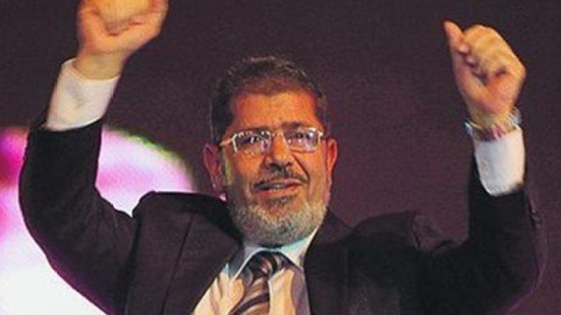 مرسي في اتصال هاتفي مع أسرته: “أنا ثابت إلى آخر نفس”