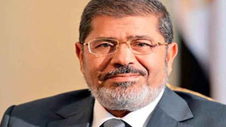 مرسي يخاطب الشعب المصري من خلال هيئة الدفاع القانونية