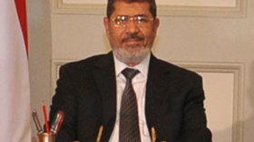 مرسي يستقبل نجله و”محاميه” الثلاثاء داخل سجنه