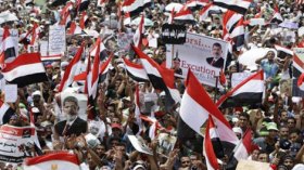 الجيش المصري يغلق ميداني رابعة والتحرير قبيل مظاهرات الإخوان