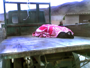 Le corps d’un enseignant transporté dans un camion de ramassage d’ordures