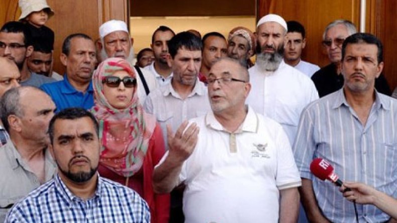 مسلمون يتجمعون أمام مسجد في فرنسا للتنديد بتصاعد نزعة “معاداة الاسلام”
