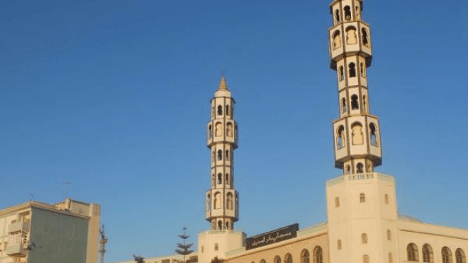 متسولون يسرقون باكستانيا وهنديا عند خروجهما من المسجد بوهران