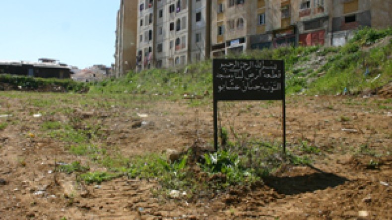 منتخبون يعتدون على عقار مسجد لتحويله إلى محلات تجارية