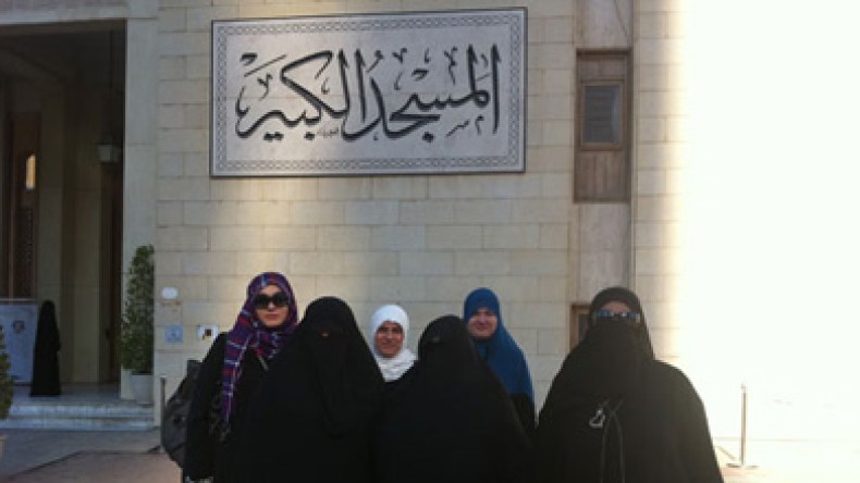 المساجد في الجزائر محرمة على النساء إلا ساعة الجمعة