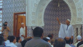 غلام الله:الأئمة الذين رفضوا الوقوف للعلم اعتذروا