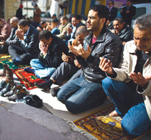 Pour la première fois en Tunisie : des mosquées archicombles lors de la prière du Vendredi