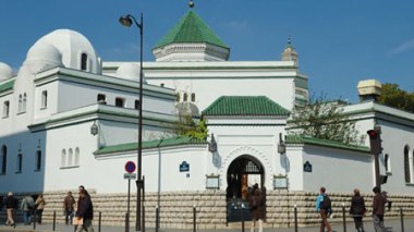 Des insultes anti-Islam taguées sur la Grande Mosquée de Paris