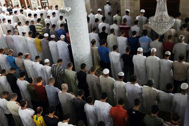 Les citoyens extrémistes et ceux qui ont des antécédents interdits d’accomplir l'I'tikaf