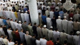 المسبوقون قضائيا والمتطرفون ممنوعون من الاعتكاف في المساجد!