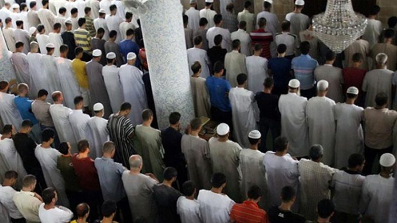 المسبوقون قضائيا والمتطرفون ممنوعون من الاعتكاف في المساجد!