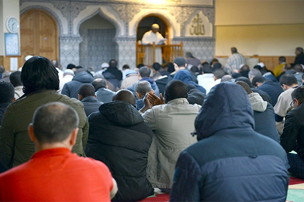 Paris fait appel aux imams algériens pour lutter contre l’extrémisme