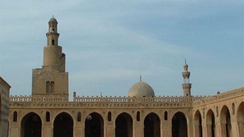 الأذان مُضرّ بالصحة والباك!