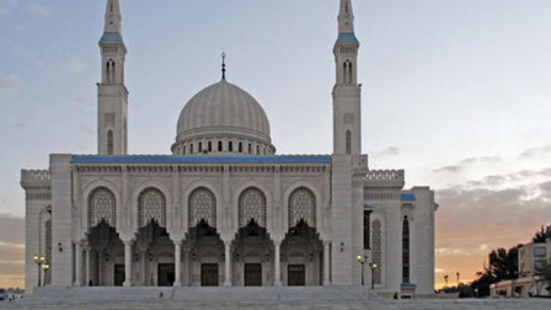 الفاتحة للعرسان الجدد بـ 1500 دج في جامع الأمير عبد القادر بقسنطينة