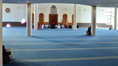 France Resorts To Algerian Imams To Counter Extremism
