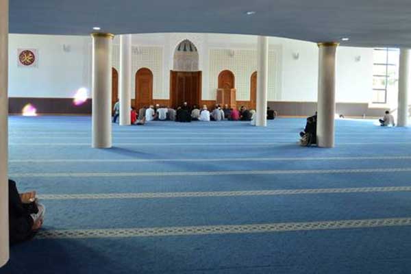 France Resorts To Algerian Imams To Counter Extremism