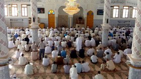 عندما يتّهم العلمانيون المجتمعَ الجزائريّ بالنّفاق