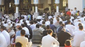 قانون جديد لحماية الأئمة من “تجاوزات” لجان المساجد
