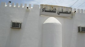 مصليات النساء تتحول إلى روضات أطفال خلال التراويح