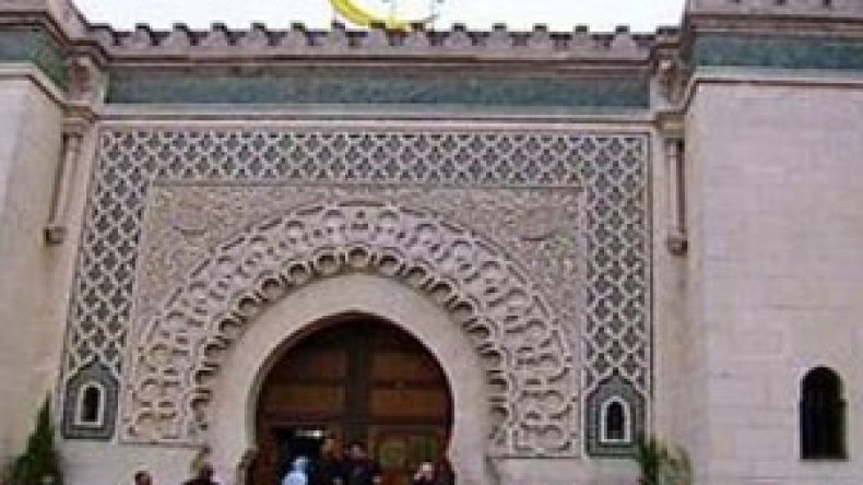 حجاج‭ ‬المهجر‭ ‬دفعوا‭ ‬6‭ ‬ملايير‭ ‬دينار‭ ‬للوكالات‭ ‬الفرنسية‭ ‬وانتهوا‭ ‬ضيوفا‭ ‬غير‭ ‬مرغوب‭ ‬فيهم‭ ‬بمخيمات‭ ‬الجزائريين‭ ‬