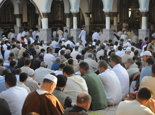 Algeria mosques closed after ritual prayers