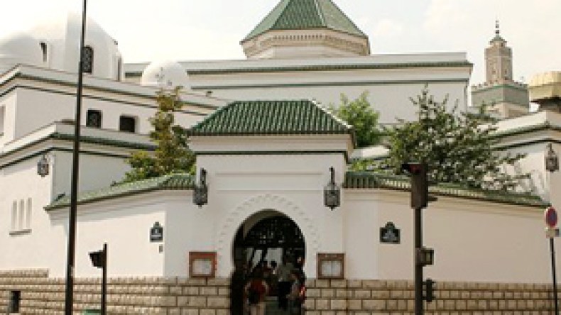 2000‭ ‬جمعية‭ ‬دينية‭ ‬يلتقون‭ ‬غذا‭ ‬تحت‭ ‬لواء‭ ‬مسجد‭ ‬باريس‭ ‬بليل‭ ‬الفرنسية