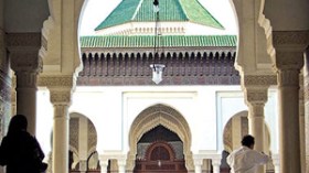 فرنسا  استنجدت  بالأئمة  الجزائريين  لإخماد  احتجاجات  شباب  الضواحي