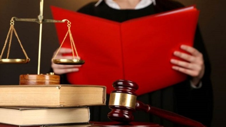 دعوات لإعادة التفكير في مسألة توفير محامي لكل القضايا