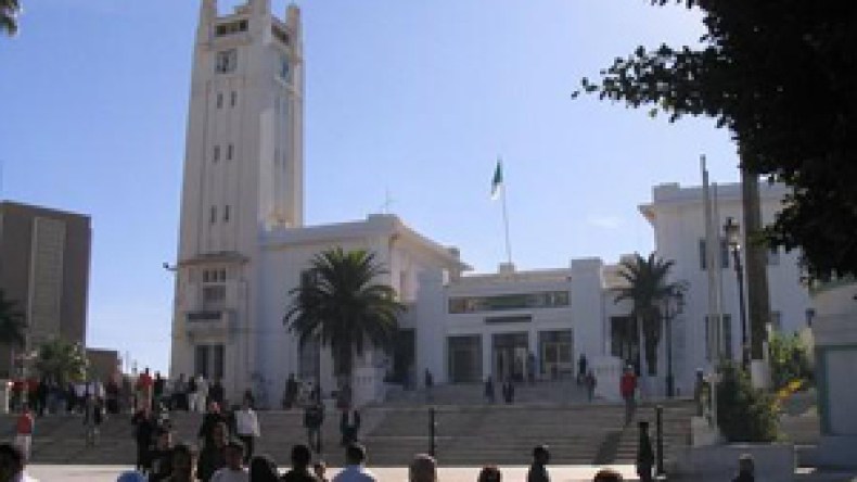 سكان مستغانم يثورون بعد إهانة معلم تاريخي