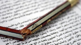 تعامل السلطة مع المثقف بعد الاستقلال: “لا ترفع صوتك.. وإلاّ الزنزانة أو المنفى”