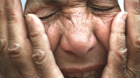 ثلث  الأمهات  في   الجزائر  معنفات  من  طرف  أبنائهن