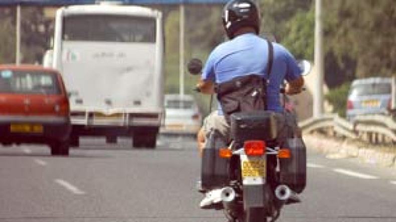 أوامر لإخضاع الدراجات النارية للتفتيش والمراقبة الأمنية