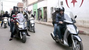 من يتحرش بمن؟