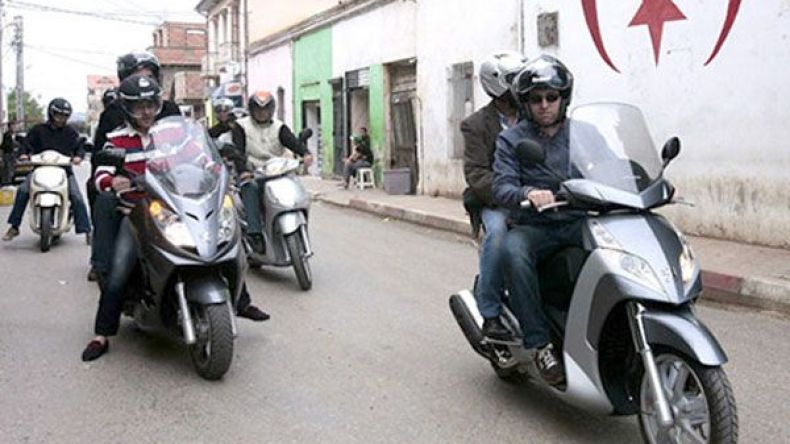 من يتحرش بمن؟