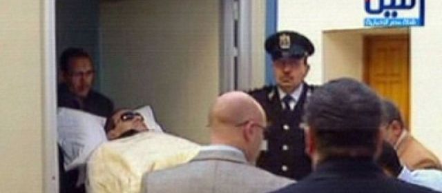 Pas de preuve que Moubarak a ordonné de tirer sur la foule, selon sa défense