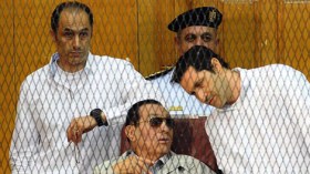 محاكمة مبارك ونجليه في 19 فبراير في قضية الاستيلاء على أموال القصور الرئاسية