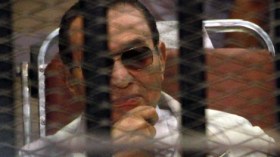القضاء المصري يباشر إعادة محاكمة مبارك ونجليه ومساعديه